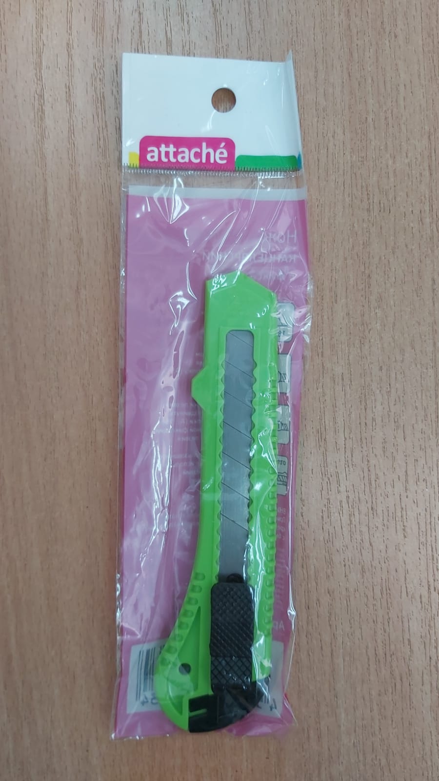 Нож канцелярский 18мм пласт. ручка ATTACHE 15068